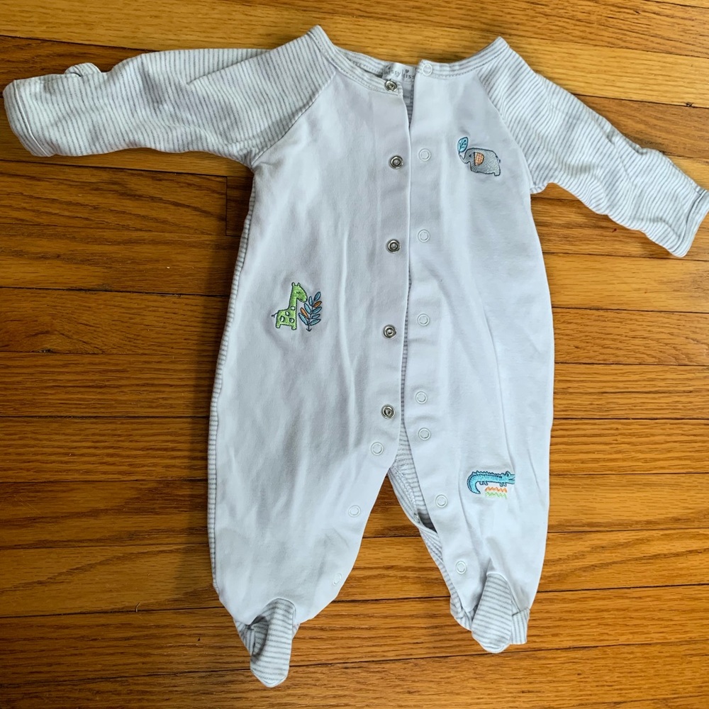 Kissy kissy NB footie sleeper EUC